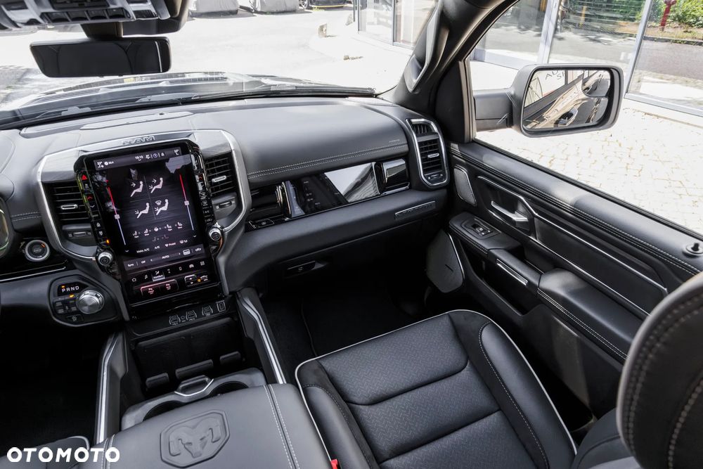 RAM 1500 Laramie Night Premium - 33