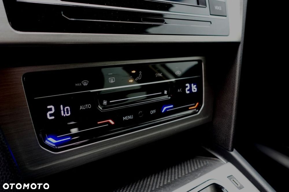 Volkswagen Passat - 11