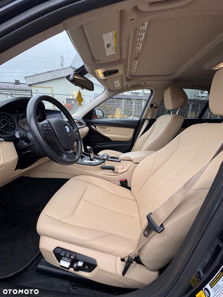 BMW Seria 3 320i xDrive - 12