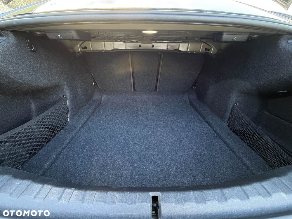 BMW Seria 3 320d xDrive M Sport Shadow - 28