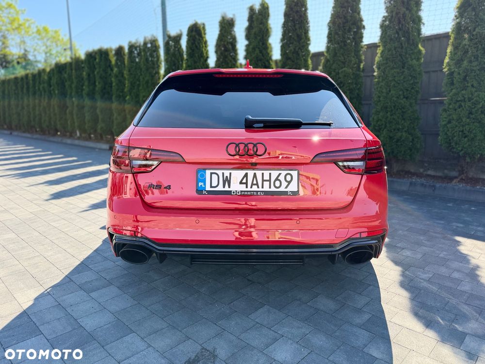 Audi RS4 Avant - 11