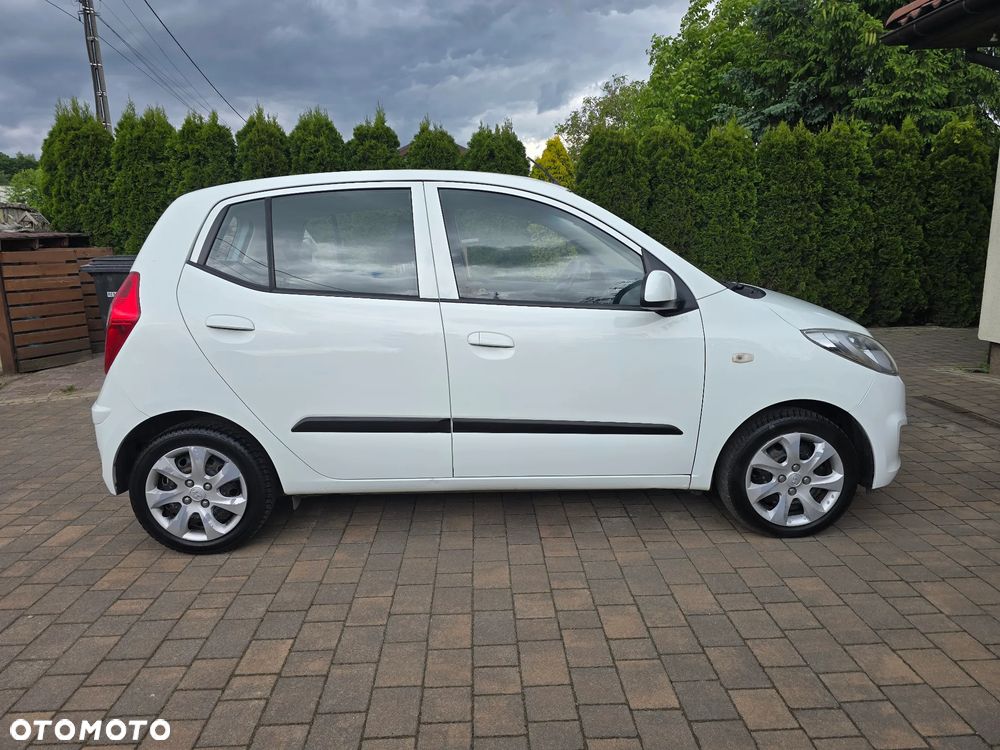 Hyundai i10 1.1 FIFA WM Edition - 10