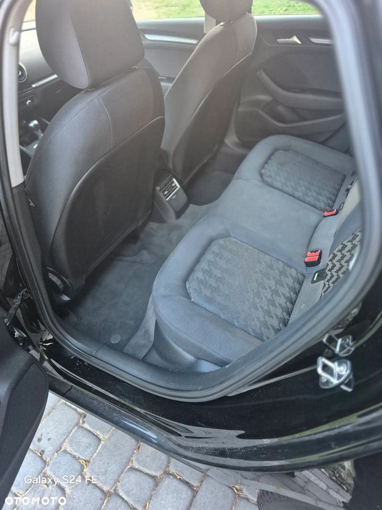 Audi A3 Sportback 1.6 TDI S line Sportpaket - 19