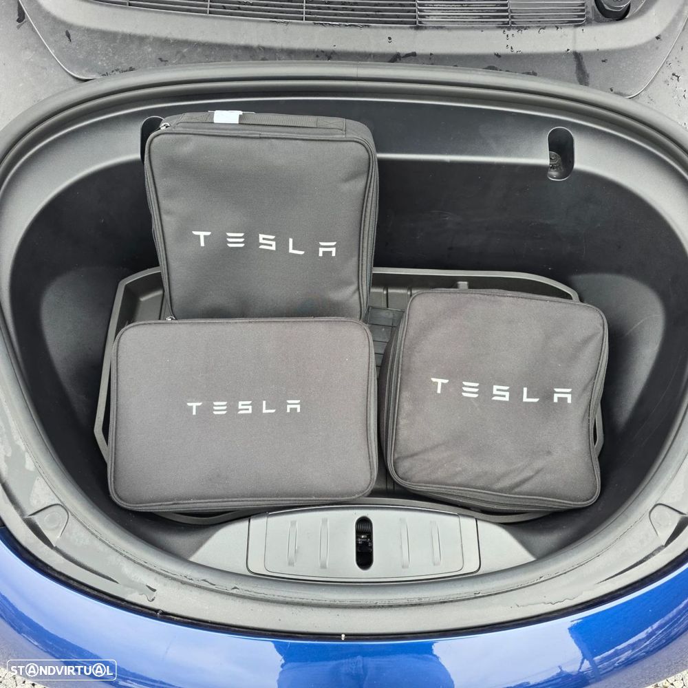 Tesla Model 3 - 8