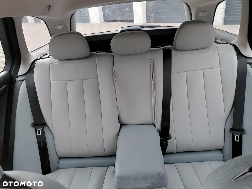 Mercedes-Benz Klasa C 180 CGI BlueEFFICIENCY - 12