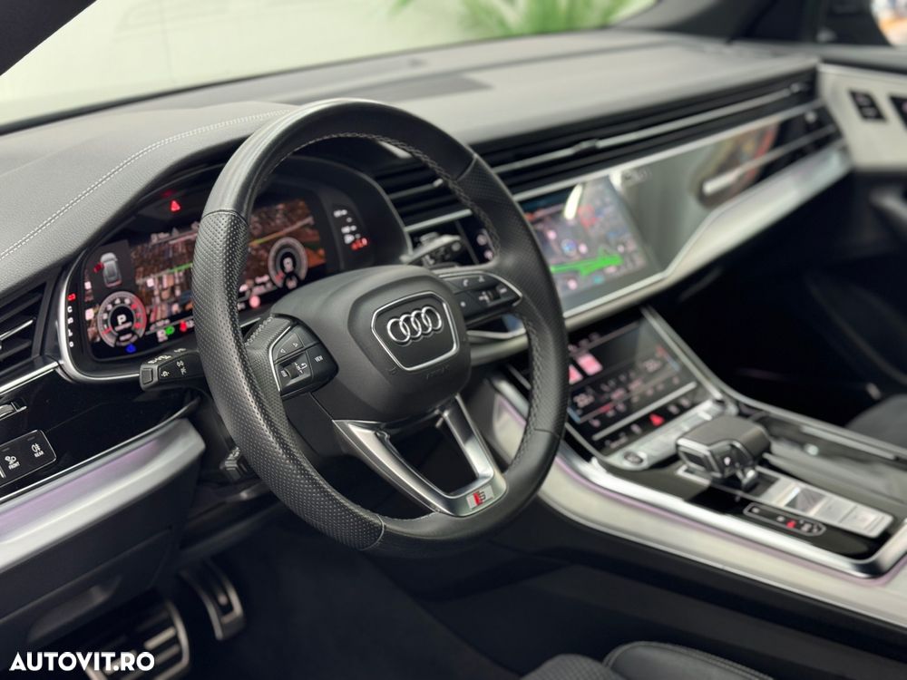 Audi Q8 55 TFSI quattro Tiptronic MHEV - 12