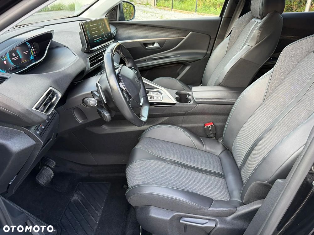 Peugeot 3008 225 e-EAT8 Allure Pack - 32