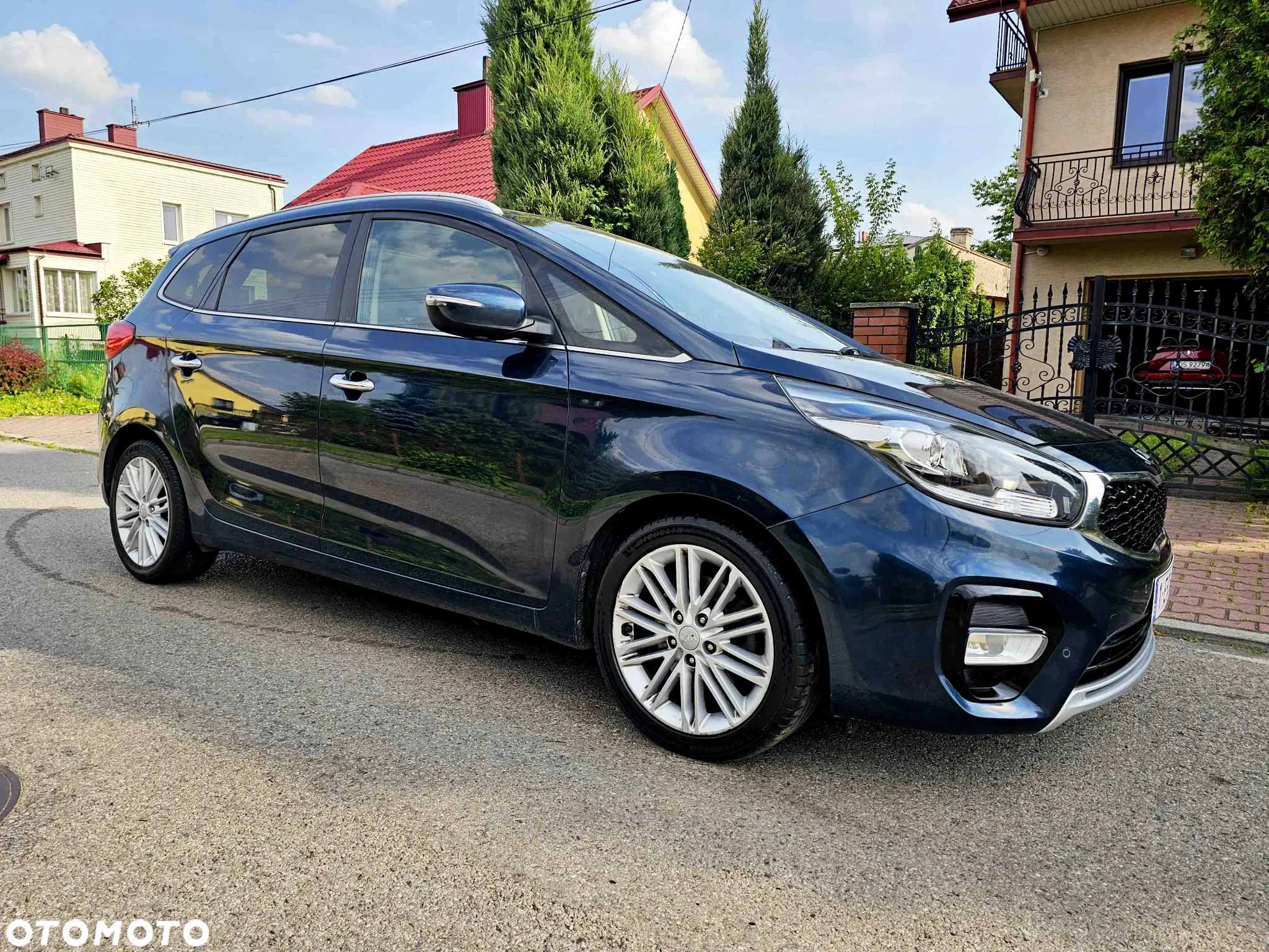 Kia Carens 1.7 CRDi M 7os - 9