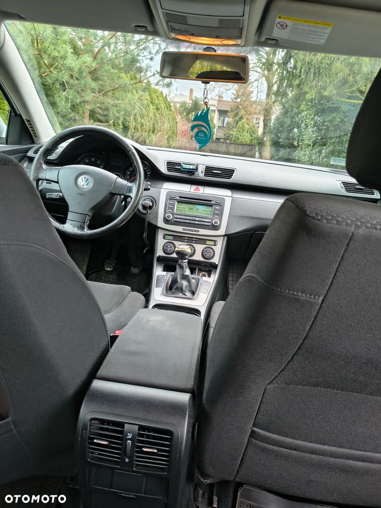 Volkswagen Passat - 18