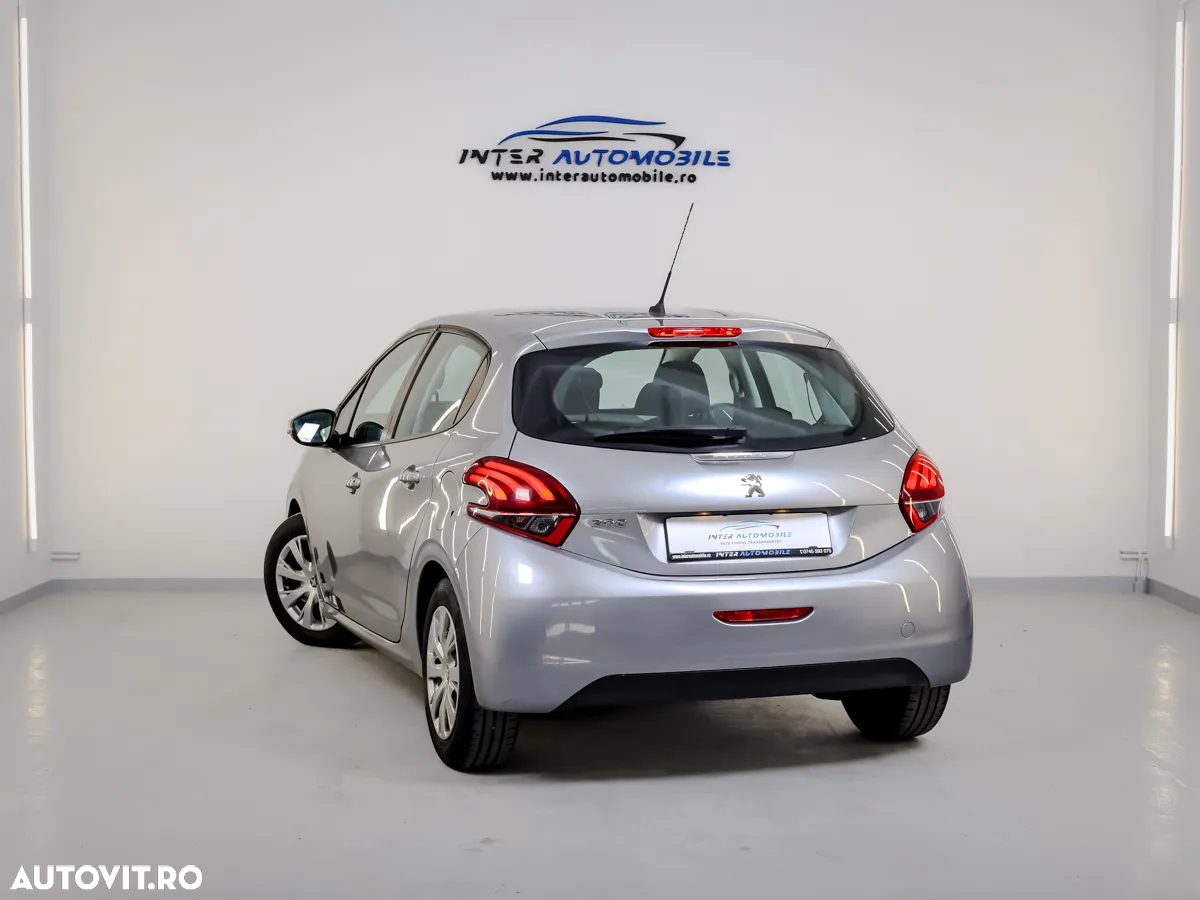Peugeot 208 1.2 L PureTech Active - 11
