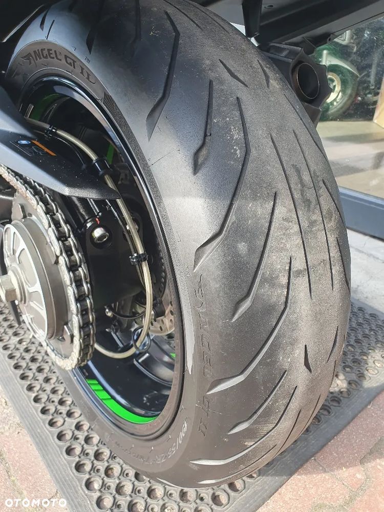 Kawasaki H2 - 12