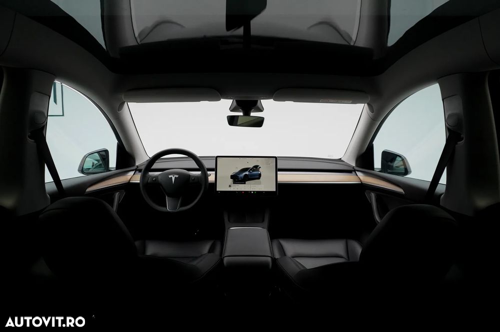 Tesla Model Y AWD Long Range - 14