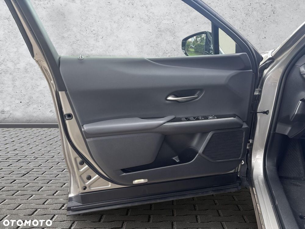 Lexus UX - 11