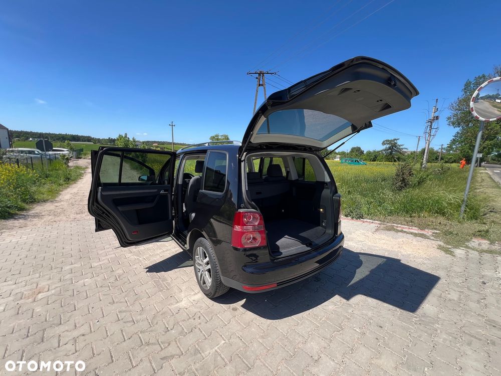 Volkswagen Touran - 28