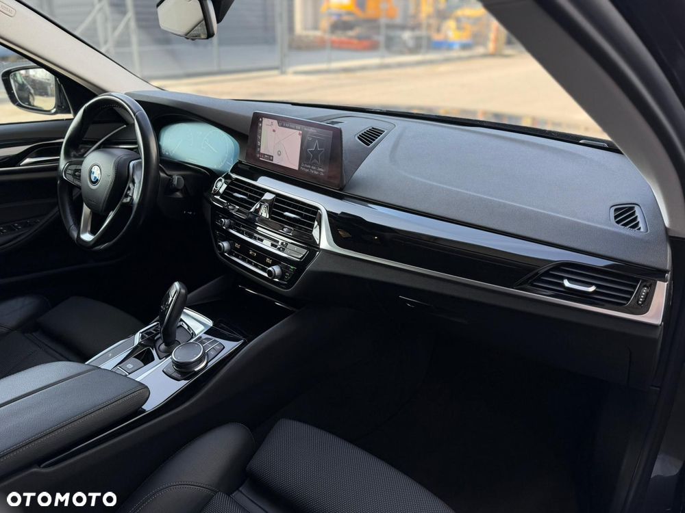BMW Seria 5 530i Sport Line - 29