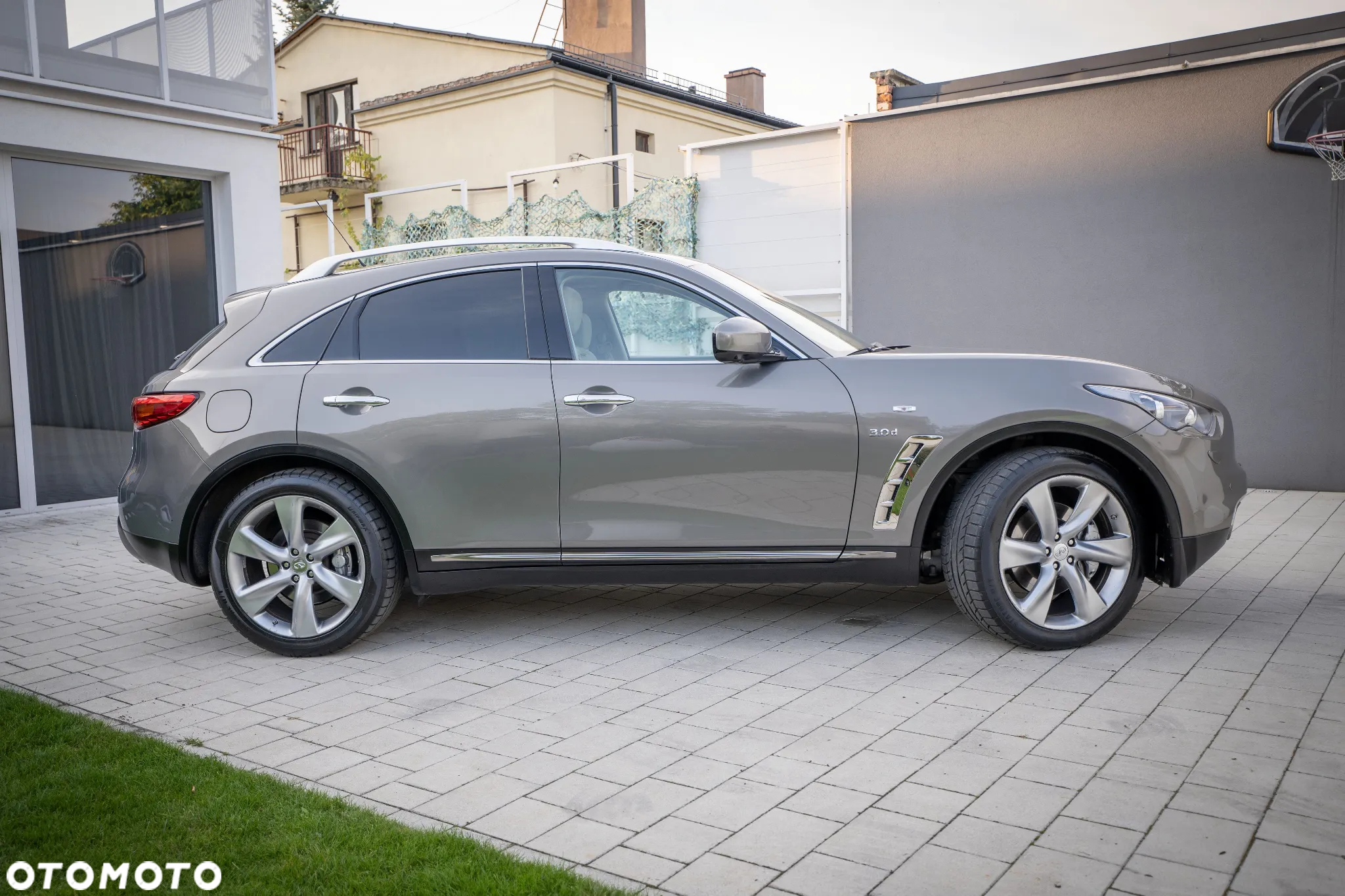 Infiniti QX70 - 6