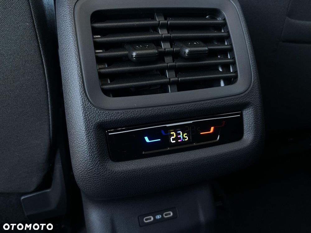 Volkswagen T-Roc 1.5 eTSI Life DSG - 30