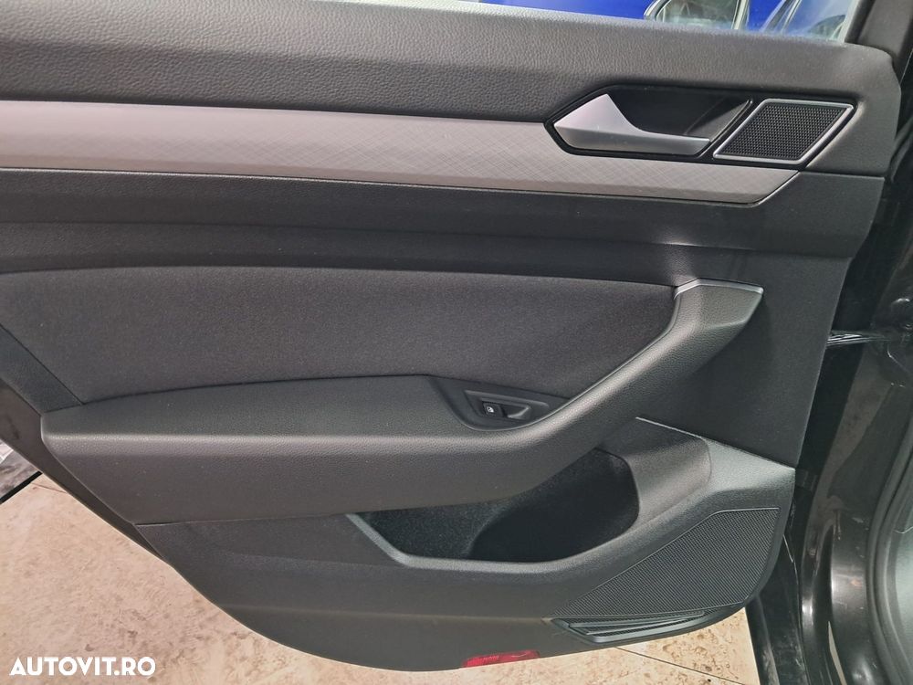 Volkswagen Passat - 25