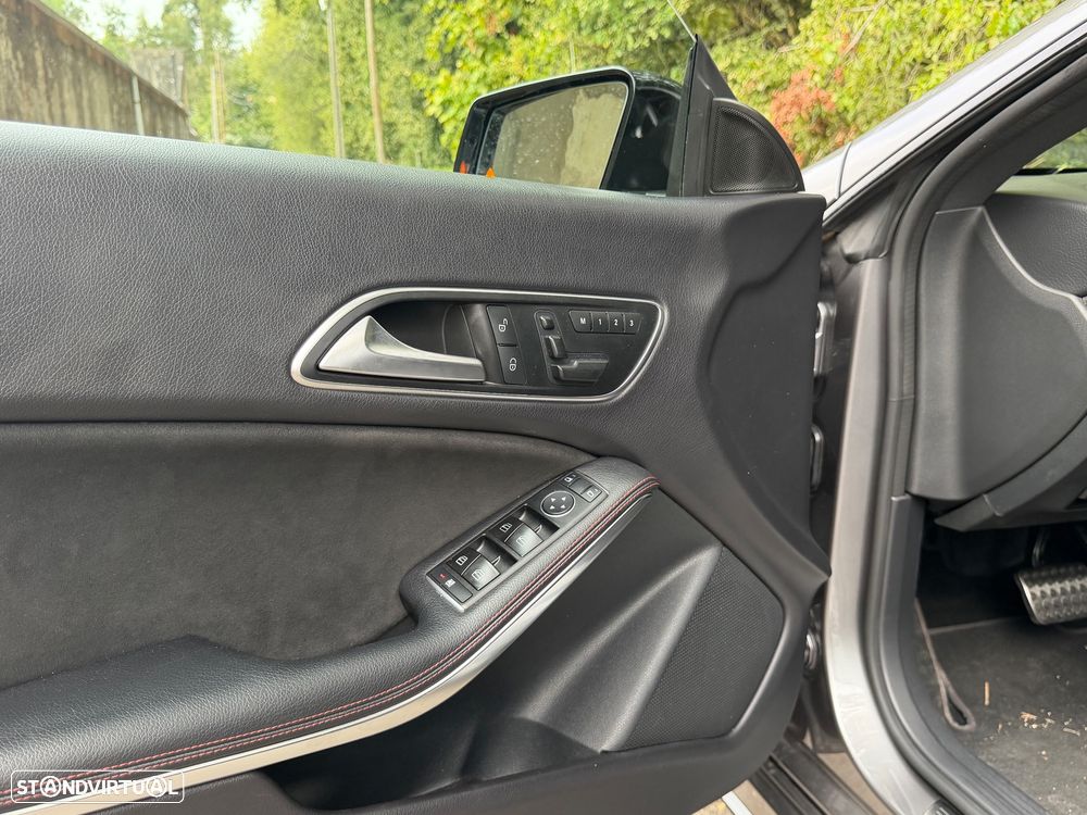 Mercedes-Benz CLA 45 AMG 4Matic 7G-DCT - 29