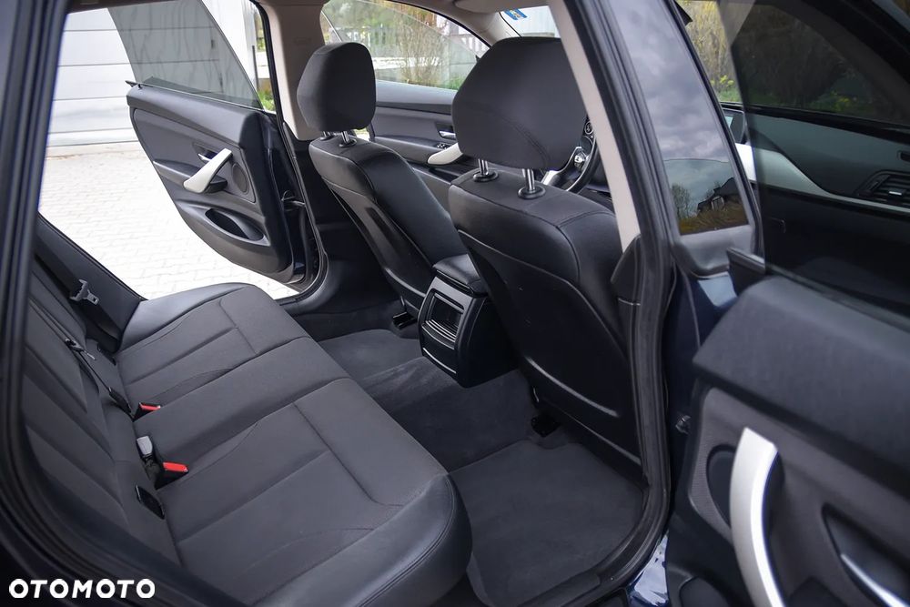 BMW Seria 3 320i xDrive Edition M Sport Shadow - 26