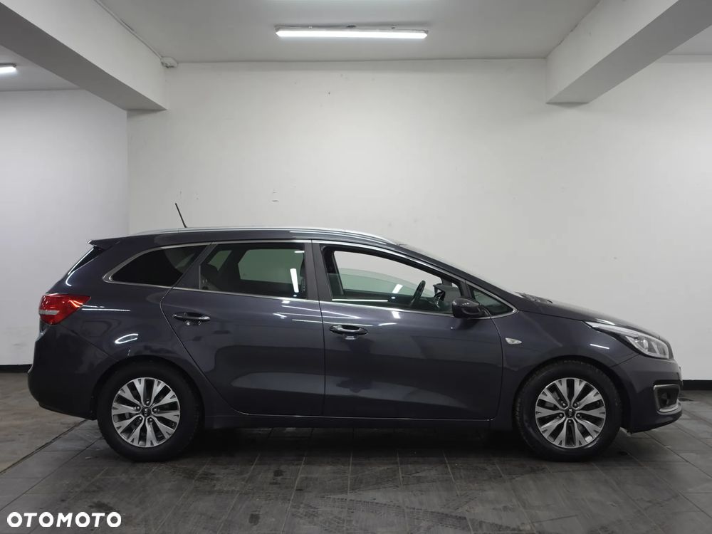 Kia Ceed 1.6 CRDi 136 DCT ISG Spirit - 10