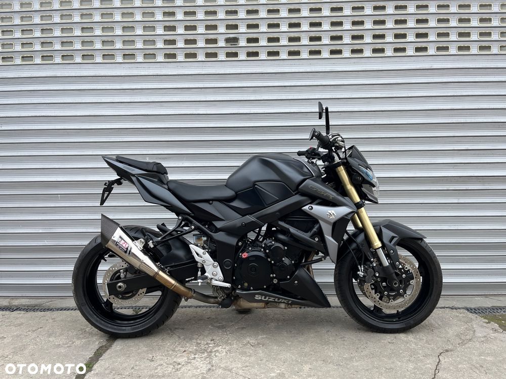 Suzuki GSR - 22