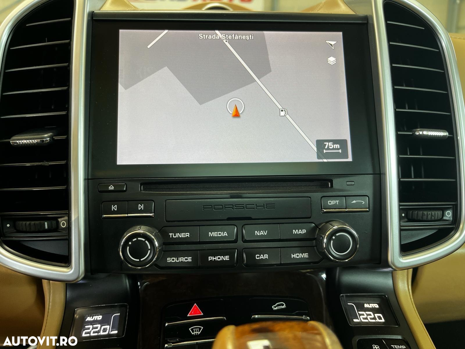 Porsche Cayenne 3.0 L - 16