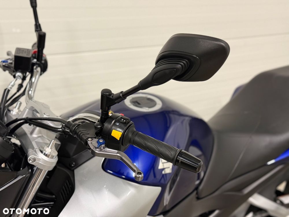 Suzuki GSR - 26