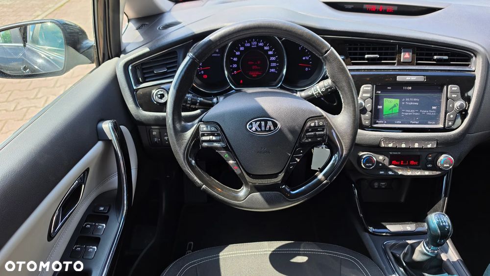 Kia Ceed 1.6 GDI Dream Team Edition - 6