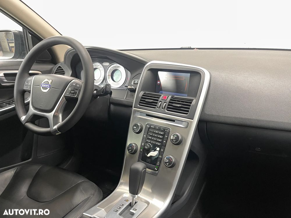 Volvo XC 60 2.4D AWD Momentum - 9