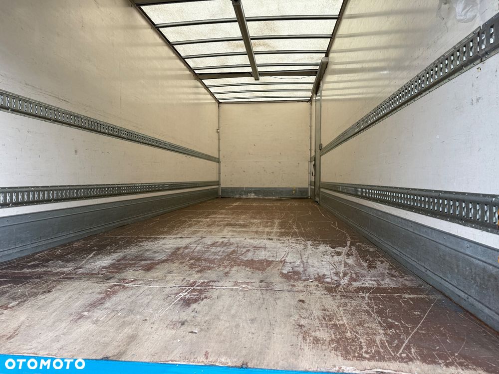 Renault D12 / 220 KM / WINDA / KONTENER 8,30M / ROLETA ELEKTRYCZNA / Z FRANCJI / STAN BDB / / / - 17