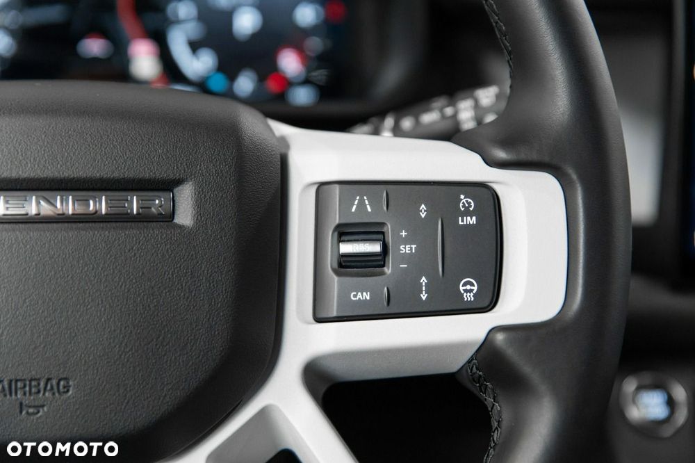 Land Rover Defender - 21