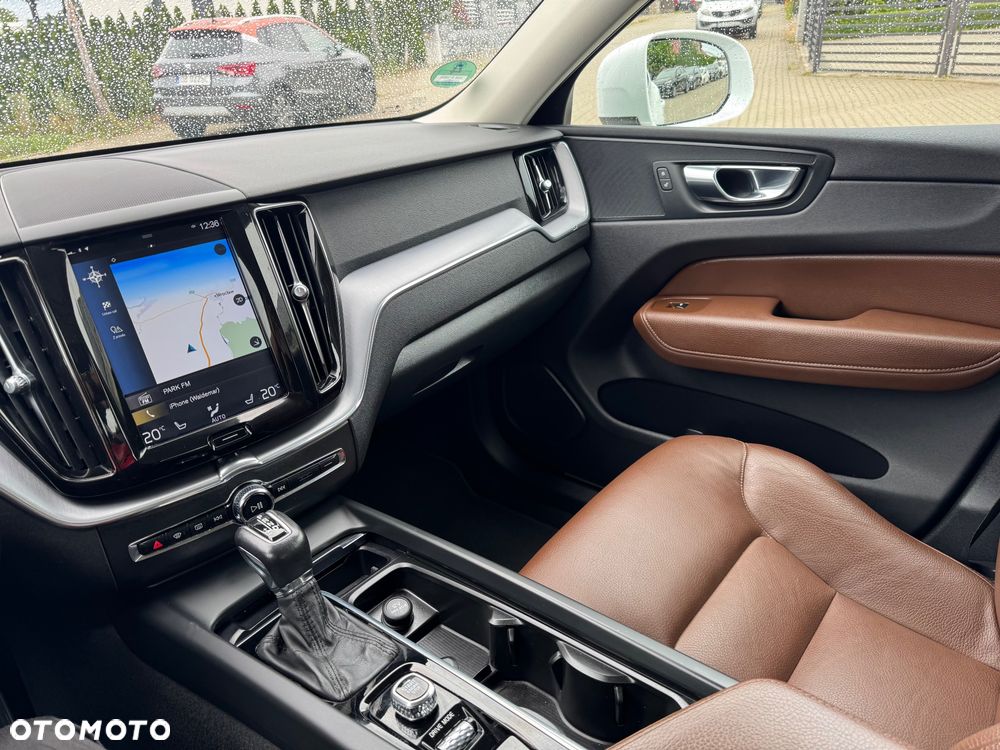 Volvo XC 60 B4 D Geartronic Momentum Pro - 27