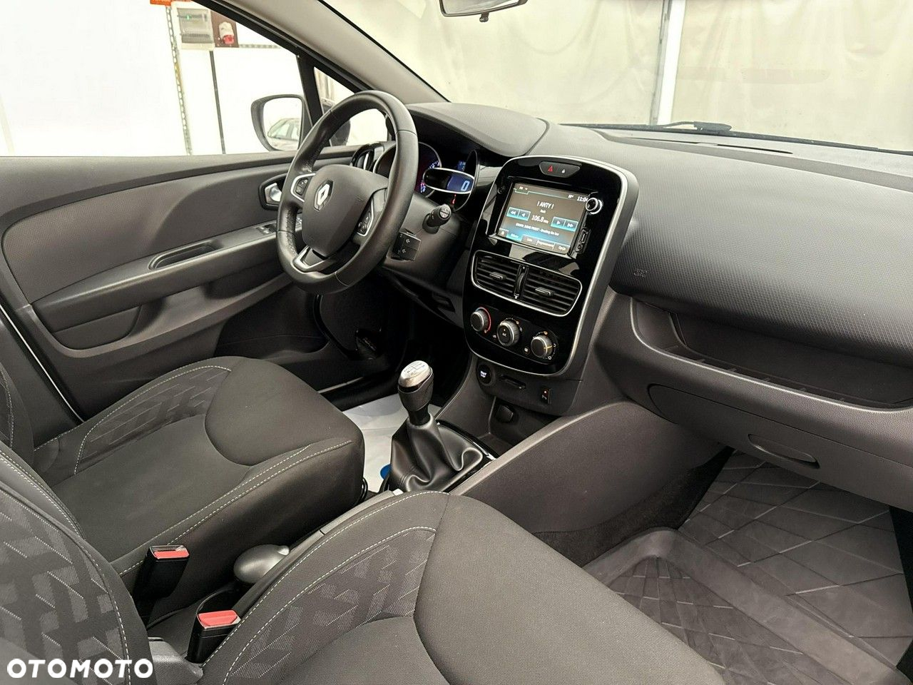 Renault Clio - 23
