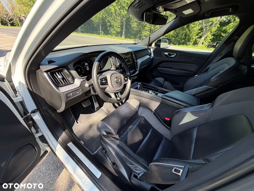 Volvo XC 60 D5 SCR AWD R-Design - 8