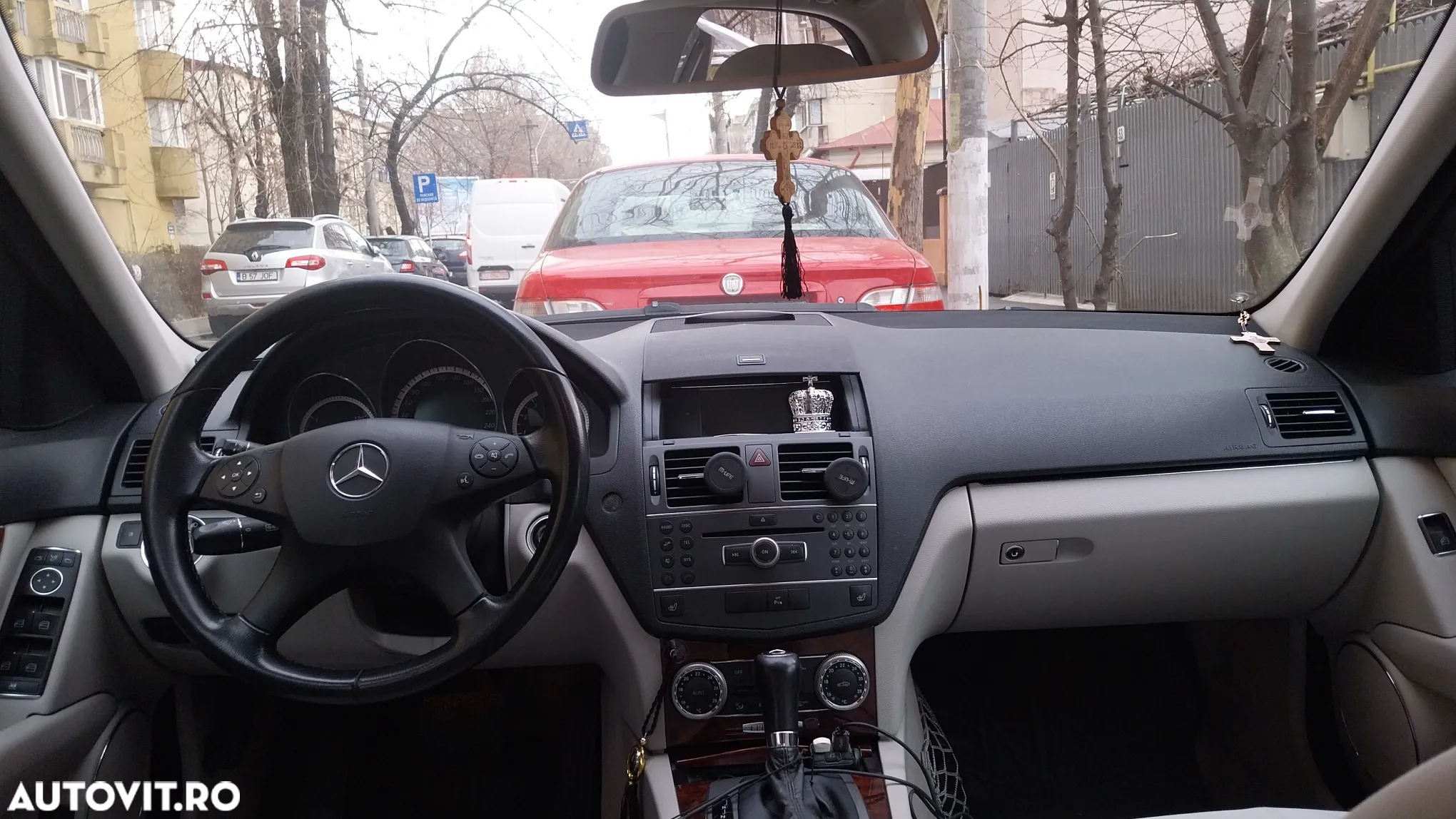 Mercedes-Benz C - 12