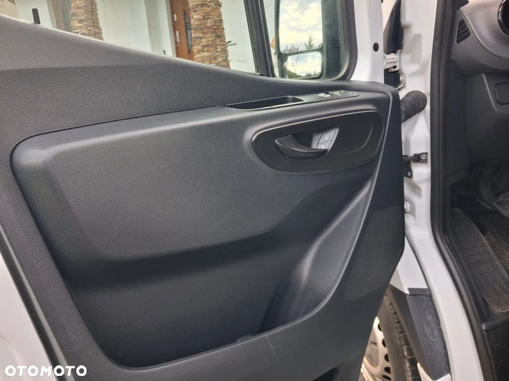 Mercedes-Benz Sprinter - 11
