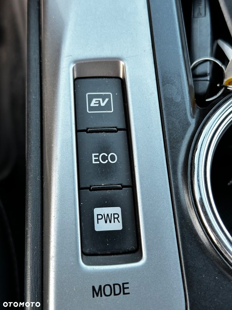 Toyota Prius+ (Hybrid) Executive - 32