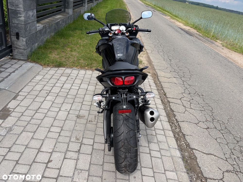 Yamaha FZ8 - 3