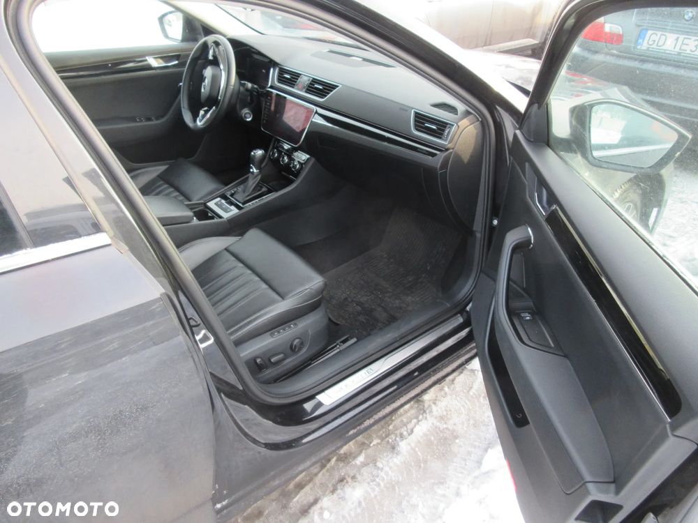 Skoda Superb 2.0 TDI SCR 4x4 L&K DSG - 9