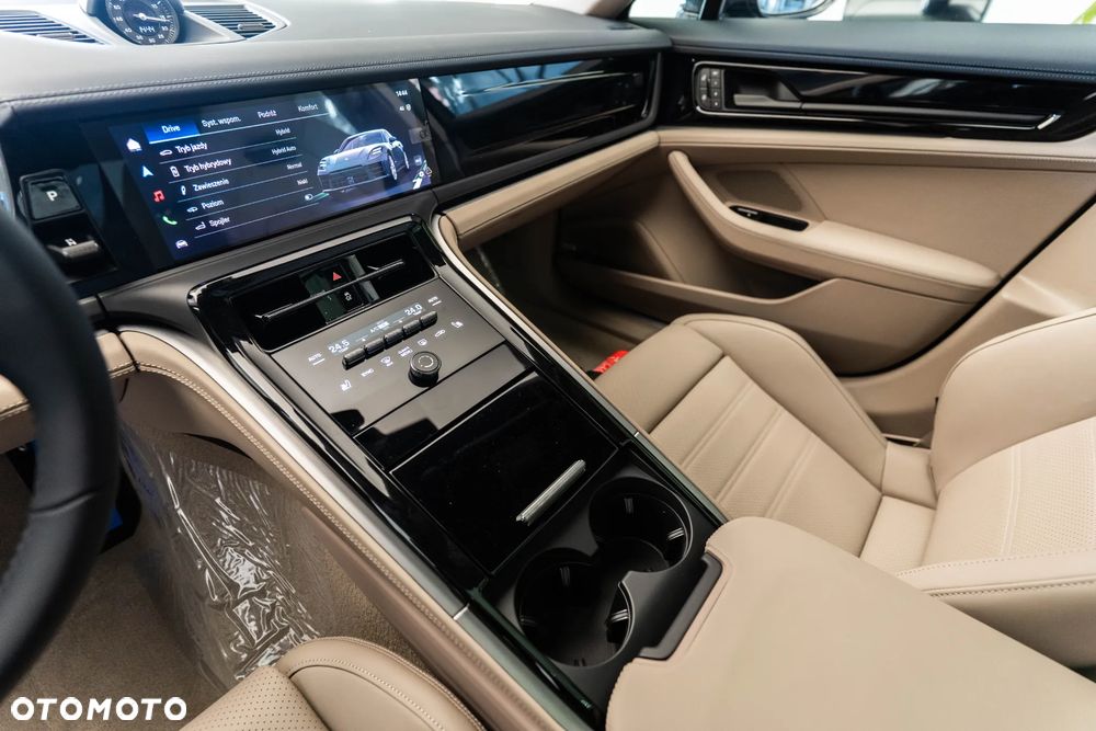 Porsche Panamera 4S E-Hybrid PHEV - 24