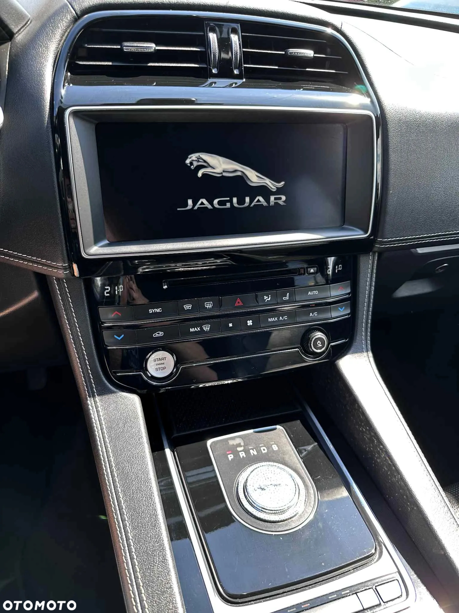 Jaguar F-Pace 20d AWD R-Sport - 13