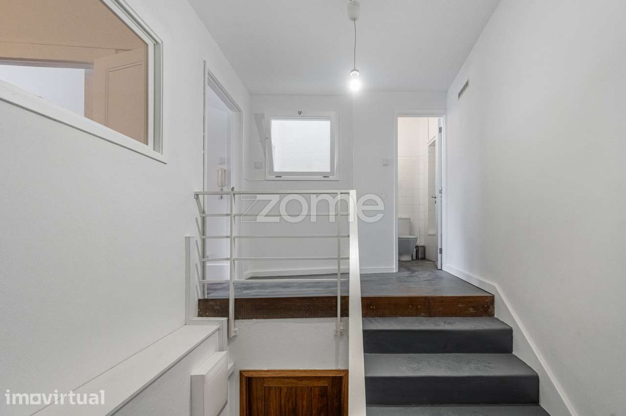 T2 remodelado, primeira linha, vista rio, junto à Alfândega do Porto - Grande imagem: 4/20