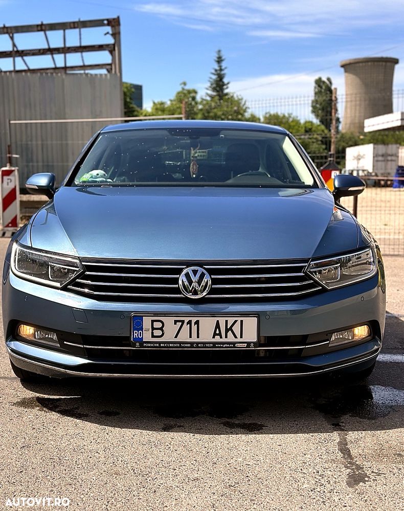 Volkswagen Passat - 1