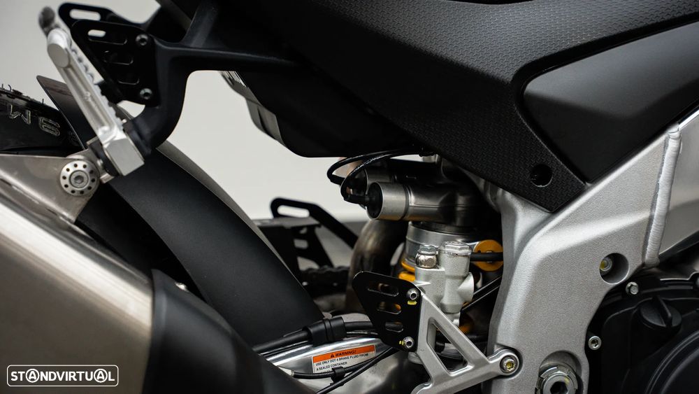 Aprilia Tuono V4 FACTORY - 12
