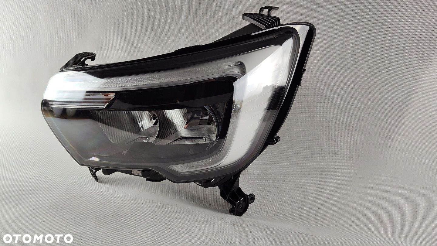 RENAULT MASTER IV 4 REFLEKTOR LED LEWY LAMPA LEWA - 4