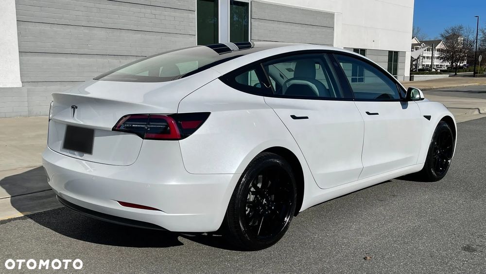 Tesla Model 3 - 6