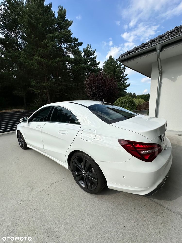 Mercedes-Benz CLA 180 7G-DCT Urban - 17