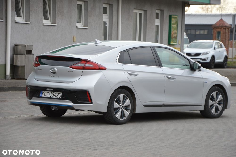 Hyundai IONIQ - 3
