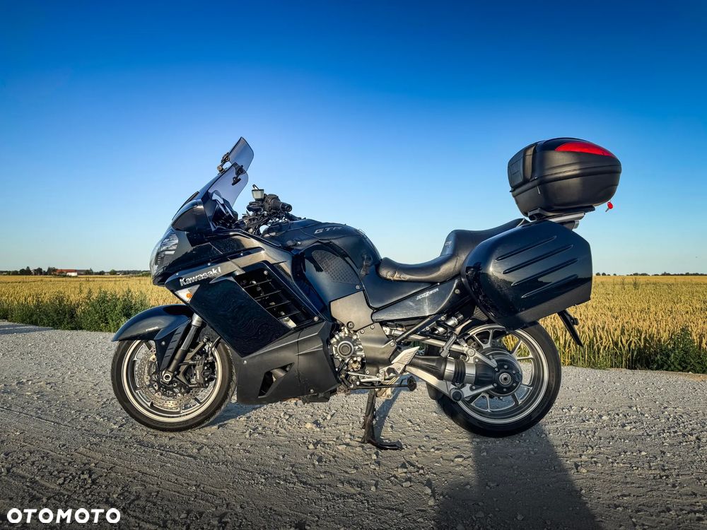 Kawasaki GTR - 6